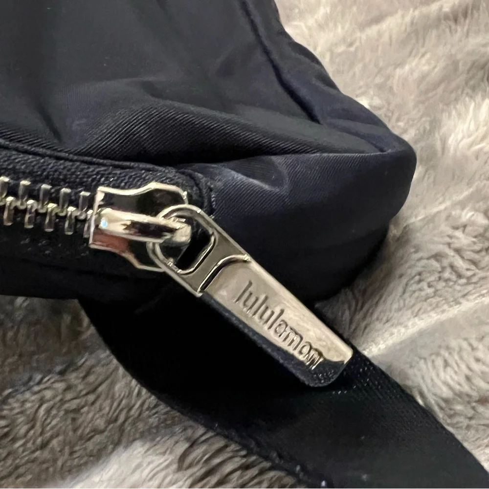 lululemon belt Bag * Metal hardware* - Picture 3 of 4